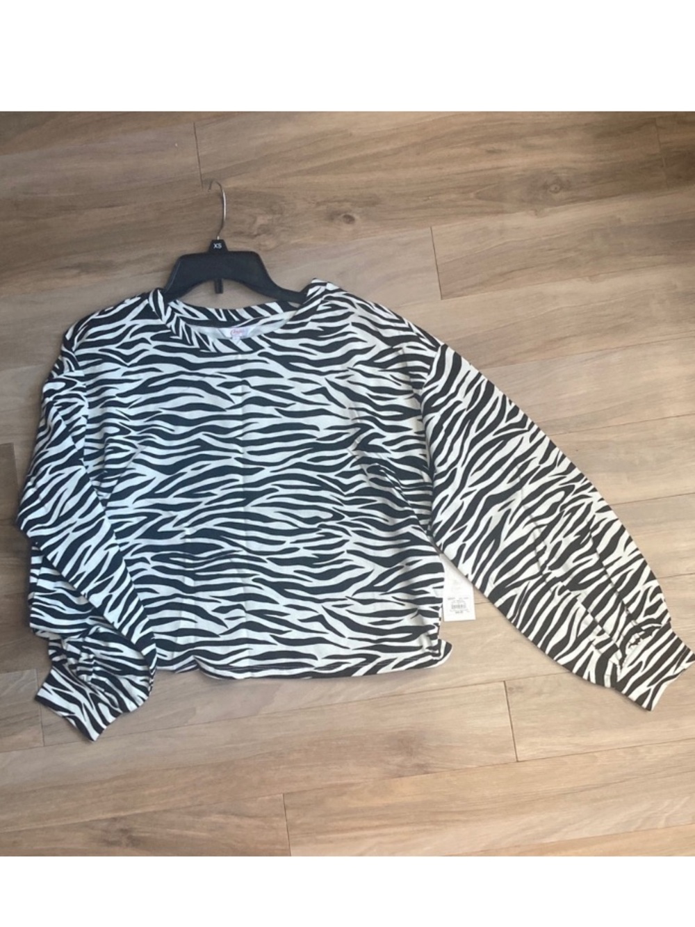 Candie's top zebra print animal print balloon sleeve sweatshirt L jrs